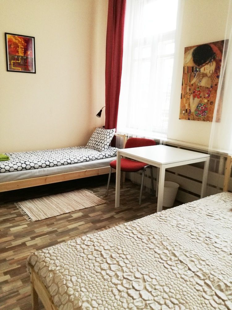 25 Hours Hostel Вильнюс Экстерьер фото